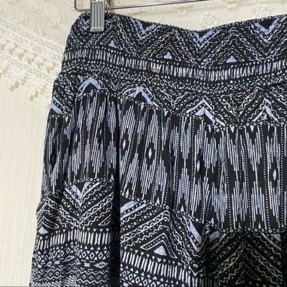 RD Style Vicki Printed Shorts Navy Black Boho Smocked Waist NWT Size Sma - Picture 2 of 8